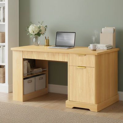Bureau cannelé moderne de 55 po avec armoire de rangement et tiroirs, bureau d'écriture d'ordinateur avec prise de courant, panneau perforé, tablettes intégrées et plateau à clavier pour bureau, salon, bureau personnel, chêne clair