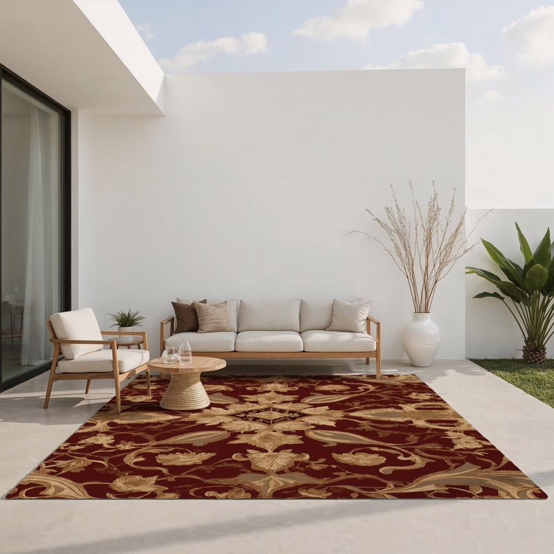 Stately Emblem Indoor And Outdoor Area Rug, Rectangle 5' x 7'