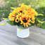 Arrangement floral en soie mélangée dans un vase