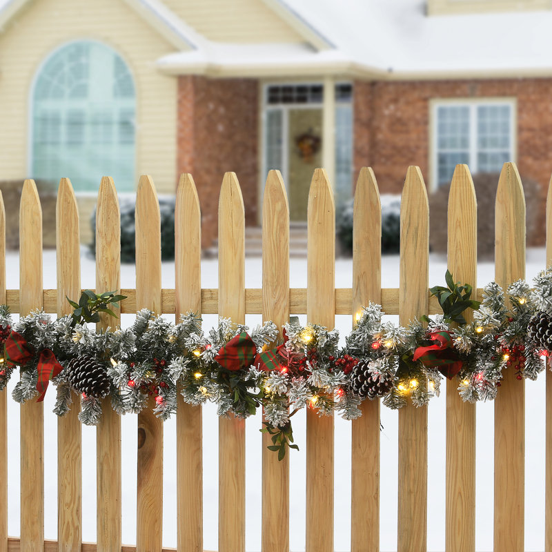 9' Snowy Garland with 75 Warm Lights