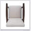 Fauteuil club confortable pour la détente et la lecture, rehaussant l'ambiance de la maison avec un rembourrage moelleux et une conception classique