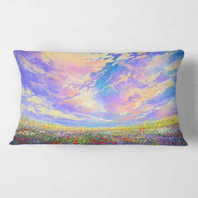 Housse de coussin rectangulaire avec insert Flowers in Field Under Gorgeous Clouds