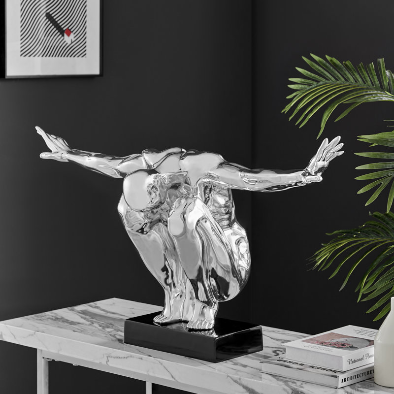 Sculpture Hanae saluant les hommes, H 19 po x l 37 po x P 14 po, Chrome