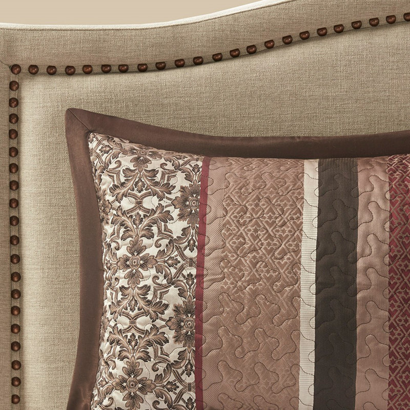 5 Piece Jacquard Quilt Set with Throw Pillows Red King/Cal King