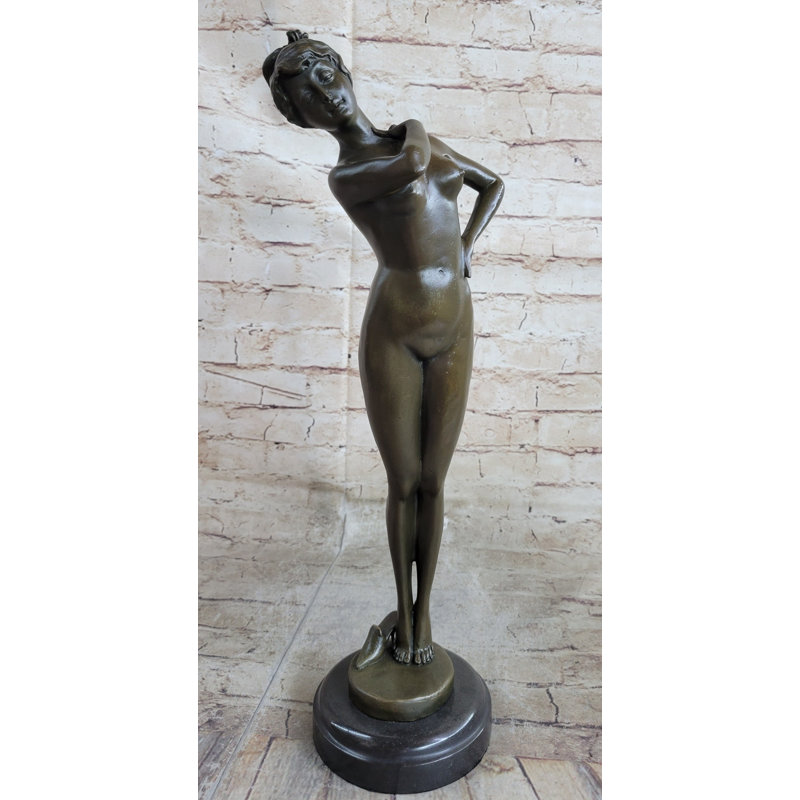 Figurines & Sculptures