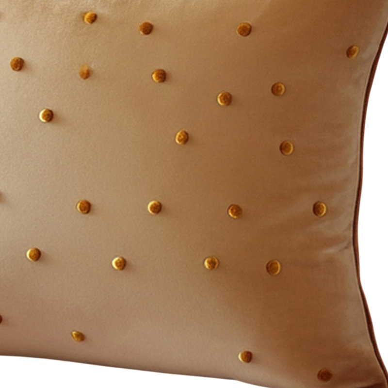 Coussin décoratif en velours beige à pois dorés