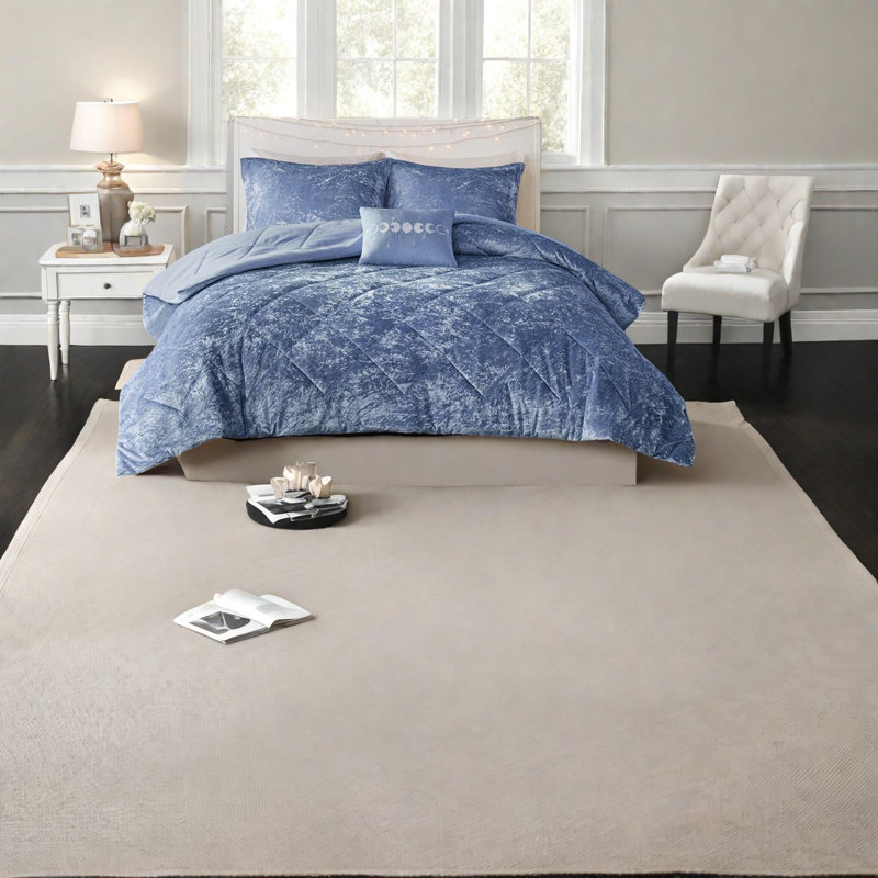 Luxury Velvet Bedding Sets, Polyester Material, Elegant Bedroom Décor