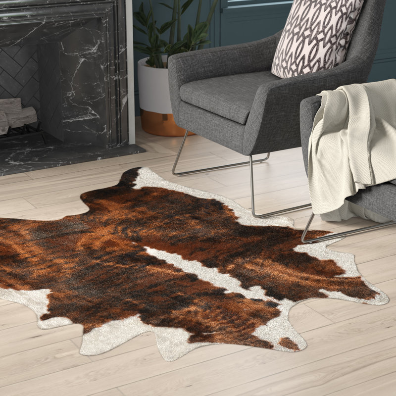 Tapis en fausse peau de vache brune et crème Lilianna