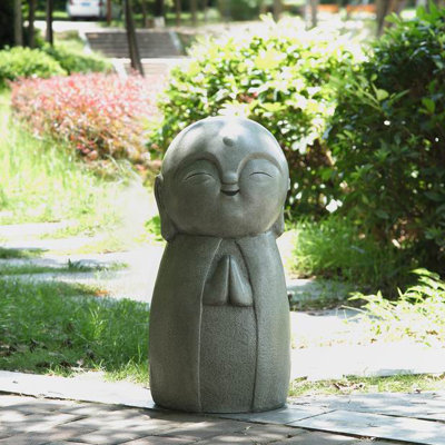 Statue de Jizo japonais chanceux qui prie