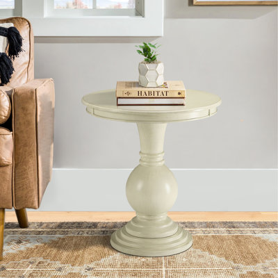 Guéridon blanc antique pour la décoration de l'espace de vie principal avec chambre à coucher