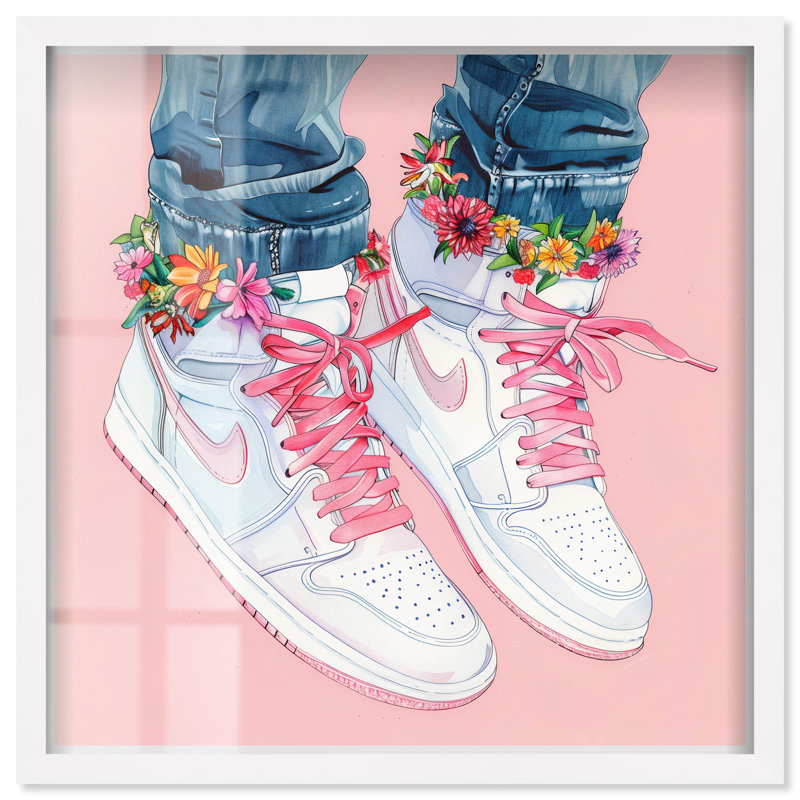 «Blush Floral Bloom Sneakers Shadowbox Print Sneaker» par Art Remedy, H 25 po x l 25 po, Blanc