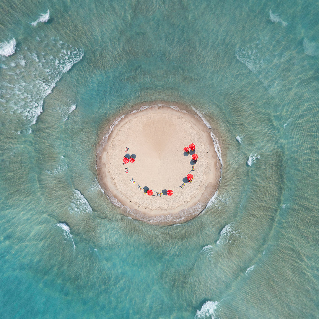 Tiny Planet Island Beach von Jpgfactory - Kunstdrucke auf Leinwand ohne Rahmen