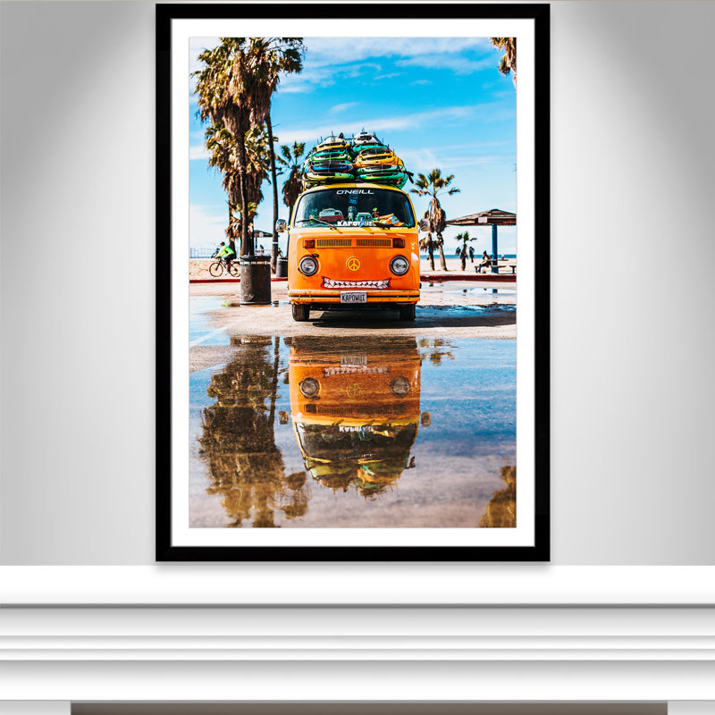«Coastal Cruiser» par Tyler Nix, H 55 po x l 39 po x P 1,25 po, Cadre cubique noir, Blanc mat