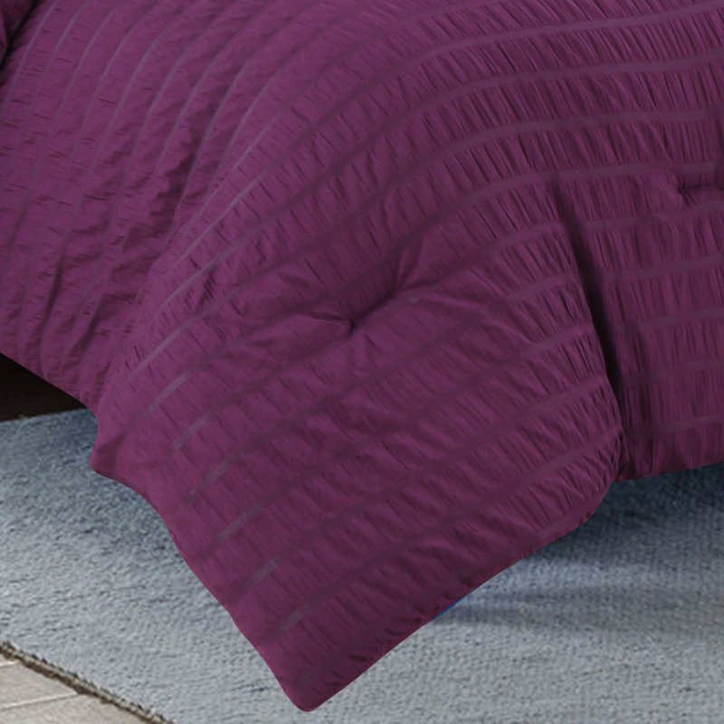 Daphne Bedding, Queen