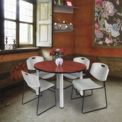Plateau de table Kee, 4 chaises empilables
