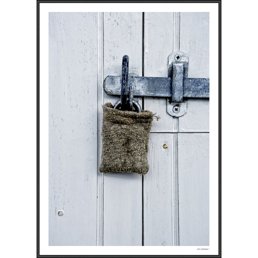 Gerahmtes Poster „Doorlock“ von Nina Guldbrandsen, Fotodruck