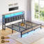 Lit plateforme moderne en bois et métal avec tête de lit rembourrée, éclairage DEL, station de recharge et rangement sous le lit-652386853-652386863