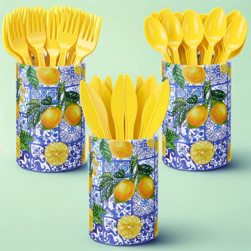 Porte-ustensiles de style méditerranéen à carreaux bleu citron et couverts jaunes jetables pour les décorations de fêtes d'été et les centres de table de mariage