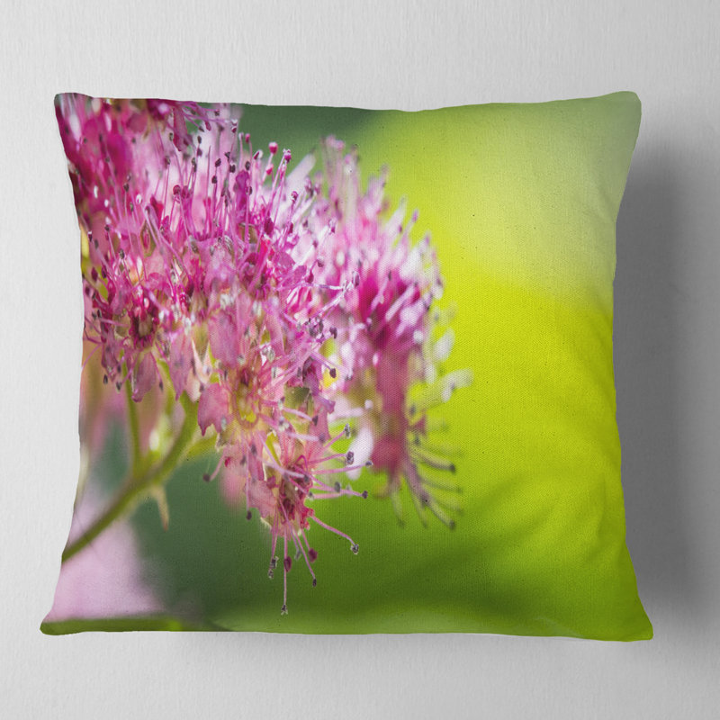 Petites fleurs roses en vert - coussin à imprimé floral, 18 po x 18 po, Coussin décoratif