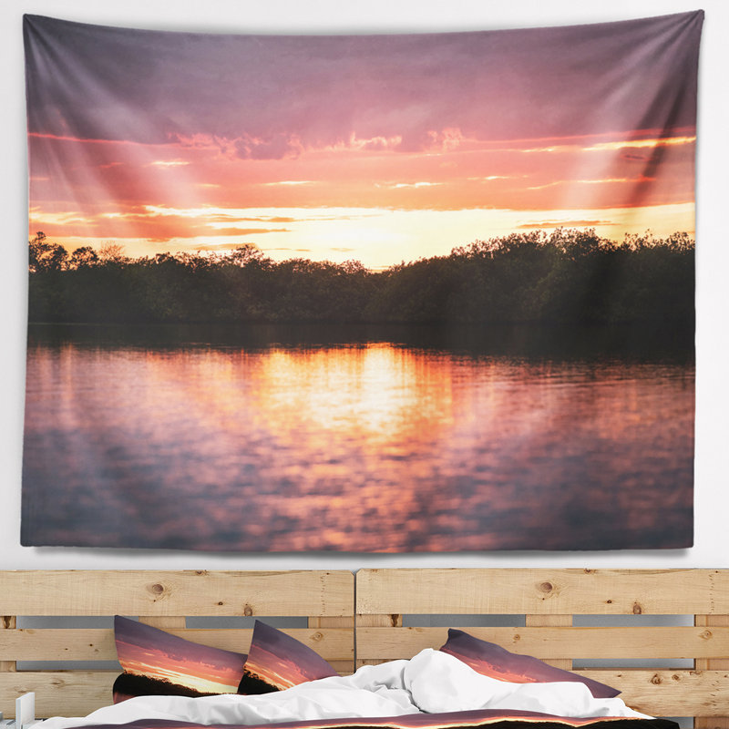Paysage coucher de soleil sur une tapisserie de lagon tropical, H 78 po x l 92 po
