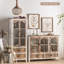 Blanc + bois massif brun + vitrines en verre