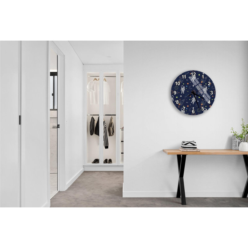 Horloge murale espace en verre trempé, motif d'étoiles astronautes fusées, décor de chambre d'enfant bleu marine, horloge ronde moderne, cadeau de pendaison de crémaillère unique