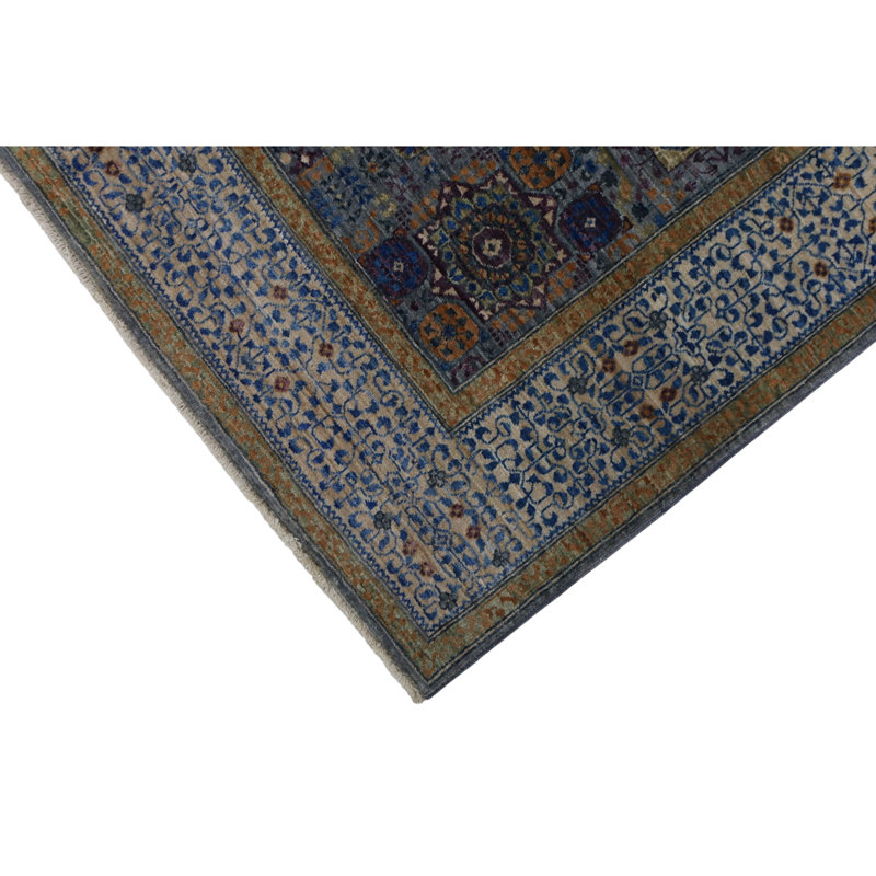 Hand Knotted Wool Area Rug in Silver And White