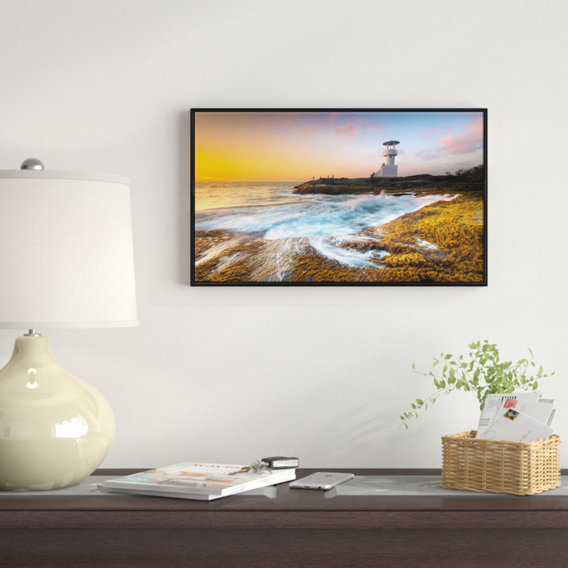 «Lighthouse on Beautiful Seashore», reproduction de photo sur toile tendue encadrée, H 12 po x l 20 po x P 1 po