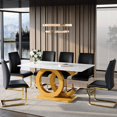 Mobilier de luxe de 63 po x 35,4 po pour la salle à manger - verre trempé, 6 chaises en polyuréthane noir, texture semblable au marbre blanc, pieds en métal doré avec chaises: pu, autocollant de table en marbre, base dorée