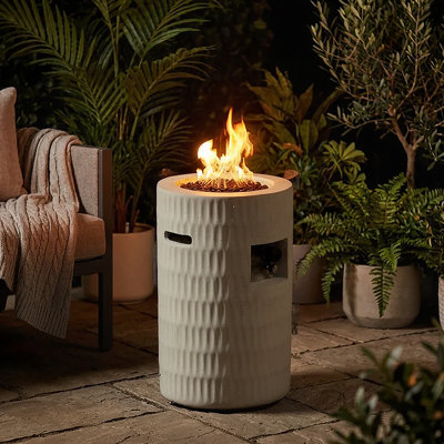 Foyer au propane de 26 po, foyer d'extérieur au gaz pour patio 40 000 BTU, foyer en béton cylindrique avec réservoir de rangement caché de 20 lb, colonne de feu moderne texturée, avec pierres de lave et couvercle imperméable - beige