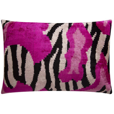 Coussin décoratif en velours de soie fait à la main audacieux - imprimé animal abstrait fuchsia et noir 16 x 24 avec insert en duvet de plumes