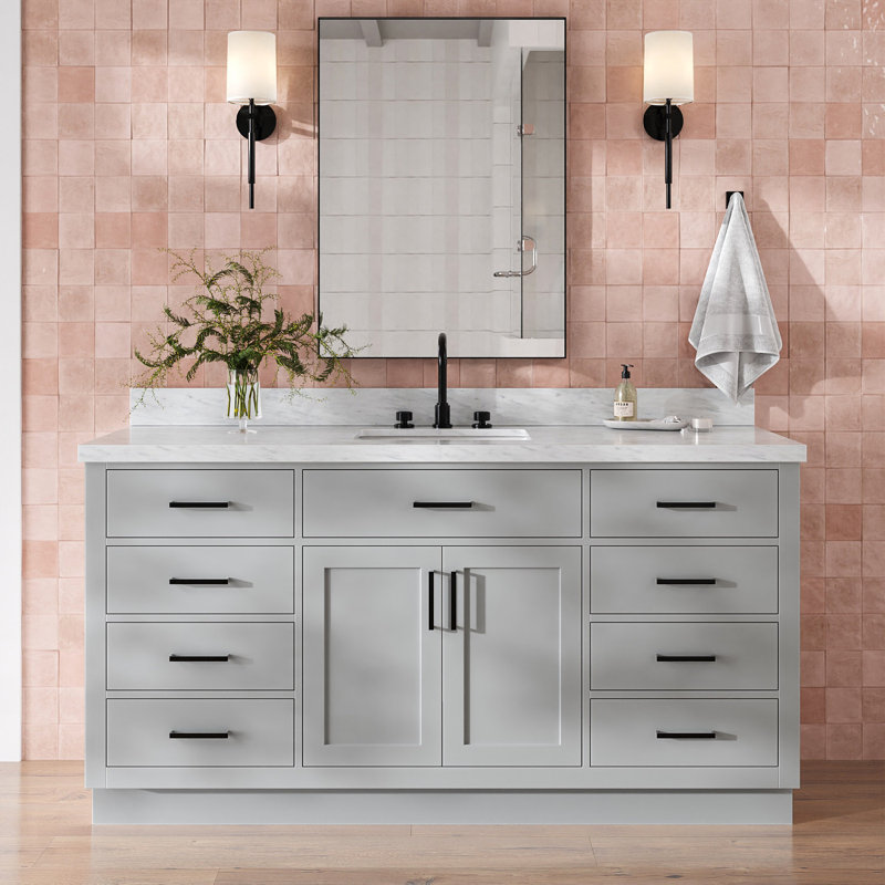 Meuble-lavabo simple en bois massif 66 po avec plateau en marbre de Carrare Tidworth, Gris, Forme rectangulaire