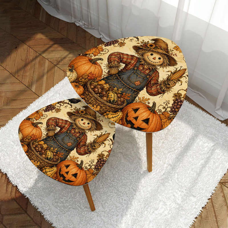 Ensemble de 2 tables basses gigognes triangulaires modernes, motif épouvantail joyeux entouré de récoltes d'automne, style milieu du siècle, petites tables d'appoint pour salon, chambre, appartement, décoration intérieure