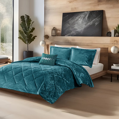 Eirlys Velvet Comforter Set