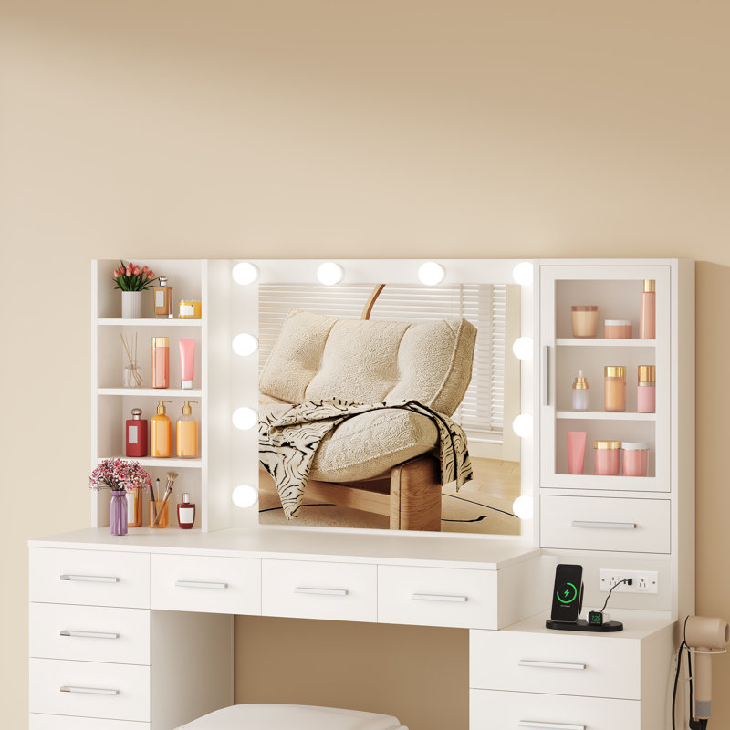 Ensemble de coiffeuse l 53,1 po Adriel avec miroir lumineux, 15 tiroirs et prise de courant