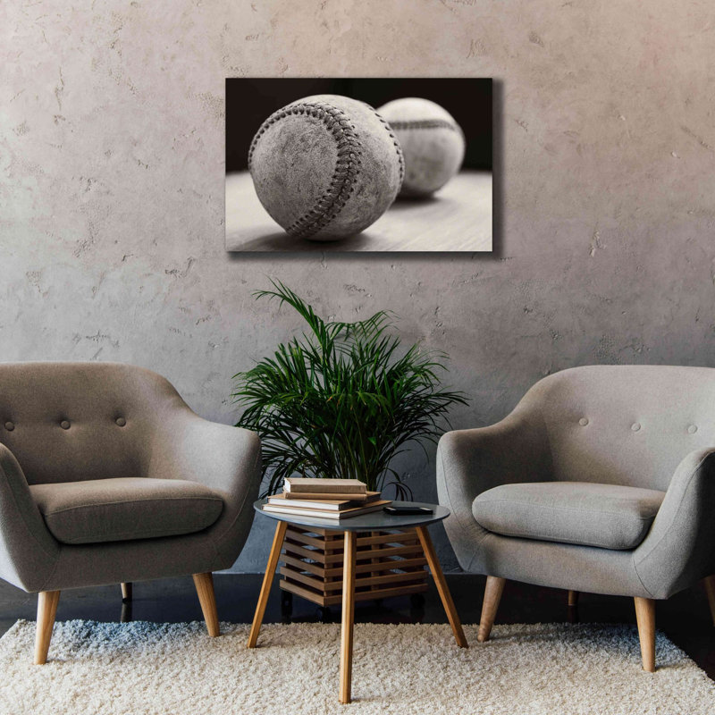 «Old Baseballs» par Edward M. Fielding, estampe numérique sur toile, H 26 po x l 40 po x P 1,5 po