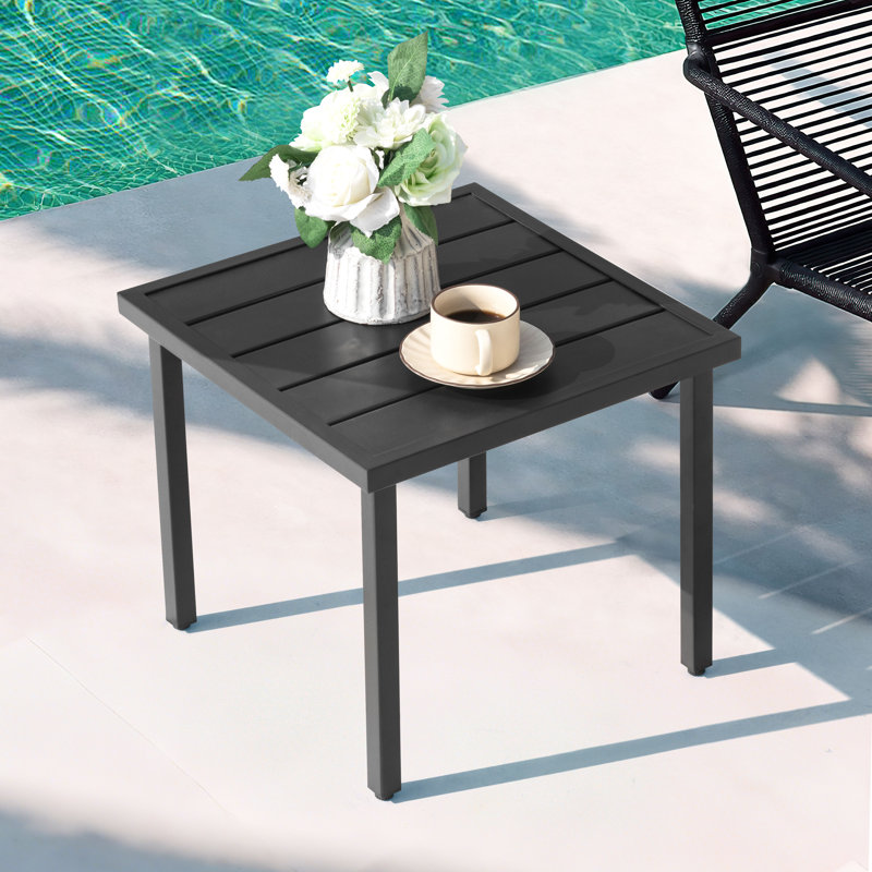 Table d'appoint carrée d'extérieur en métal avec plateau à lattes, structure thermolaquée