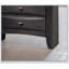 Commode 5 tiroirs de style transitionnel avec poignées ovales, finition grise pour les chambres modernes et classiques