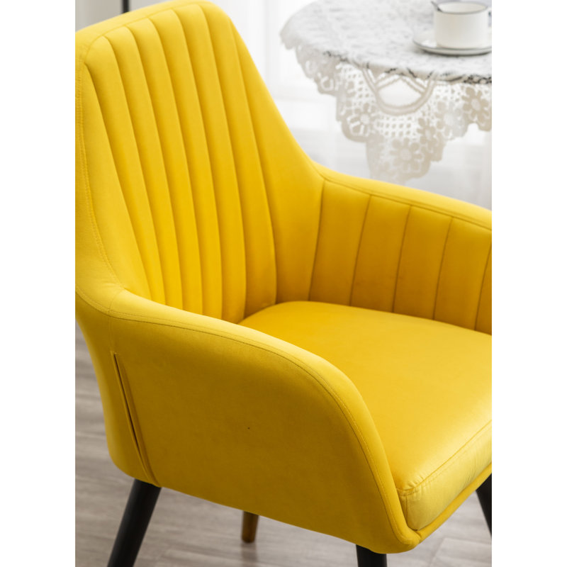Chaise d'appoint contemporaine en tissu d'ameublement en velours jaune avec rembourrage très épais et pieds en bois de hêtre massif avec finition noire et dorée l 25,5 po x P 22,5 po