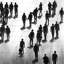 «Silhouettes of People on Street», reproduction encadrée en noir mat