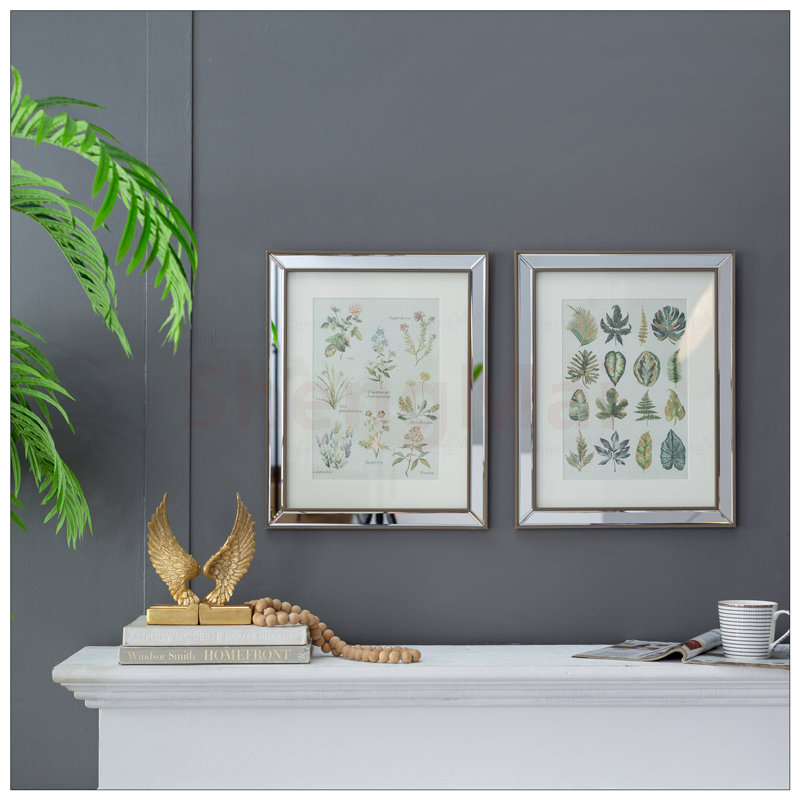 Art mural encadré miroir Liana avec fond teinté doux, parfait pour rehausser le décor et l'esthétique de n'importe quelle pièce