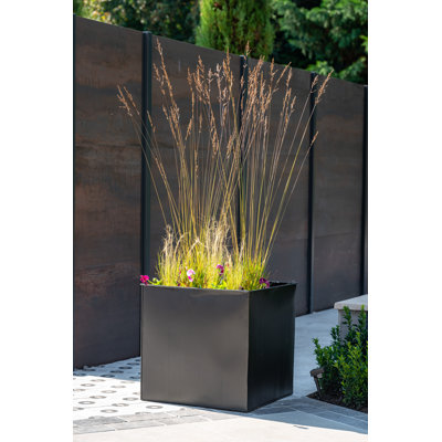 Hatsu Metal Planter Box