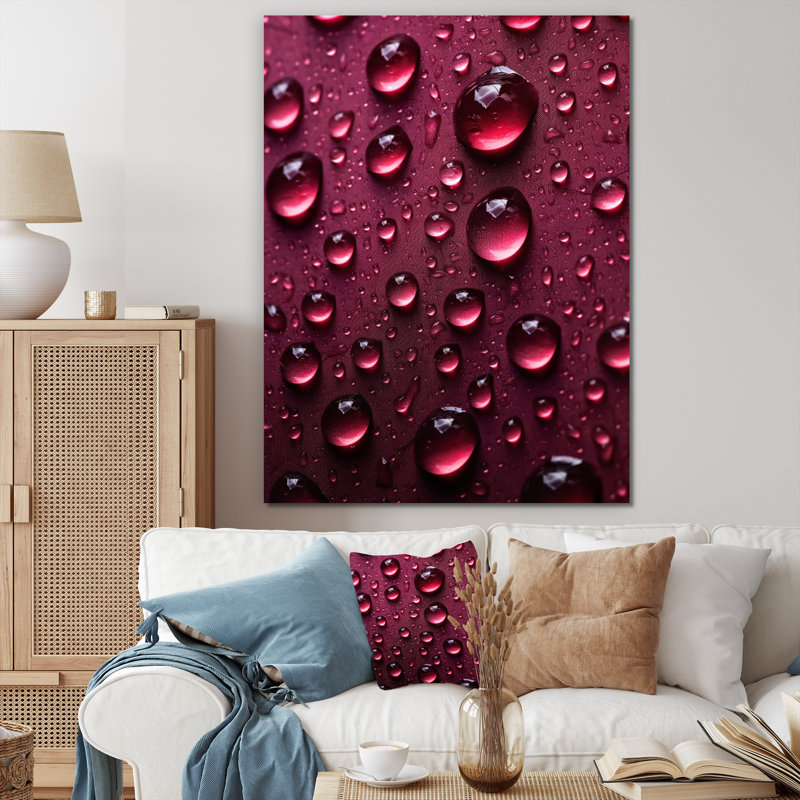 Rose rouge avec des gouttes de pluie, Toile tendue, H 44 po x l 34 po x P 1,5 po
