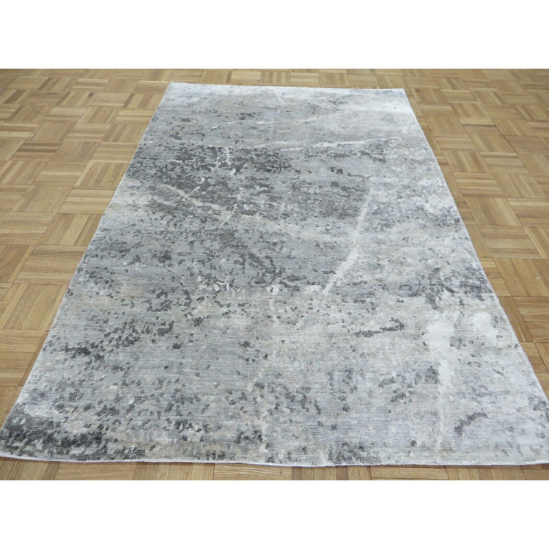 Tapis gris noué à la main de conception unique 3 pi 11 po x 6 pi 1 po Bettine