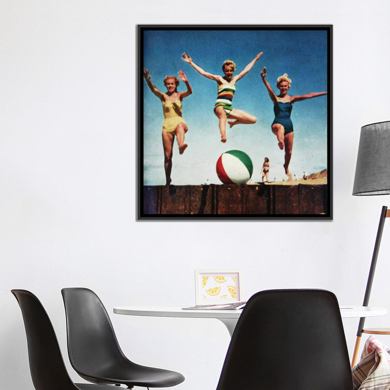« saut de filles », impression sur toile, H 18 po x l 18 po x P 1,5 po, Toile avec cadre noir, Pas de tapis