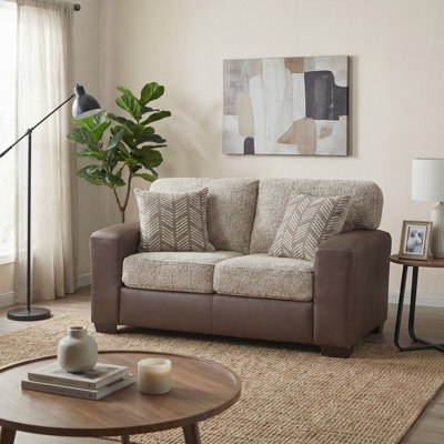 Causeuse de salon avec revêtement en similicuir et coussins bouclés en peau de mouton