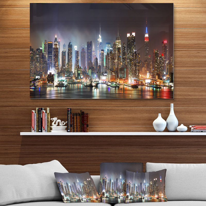 «Lit NYC Manhattan Skyline», impression de photo de paysage urbain, H 34 po x l 44 po x P 1,5 po, Métal métal