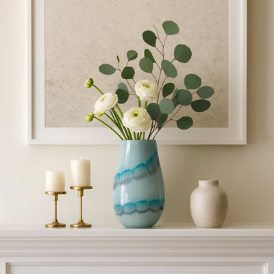 Vases en verre Vase décoratif en verre de style bord de mer avec des détails sculptés et un design de tourbillon organique pour des accents d'inspiration nautique et un attrait élégant en verre fait à la main
