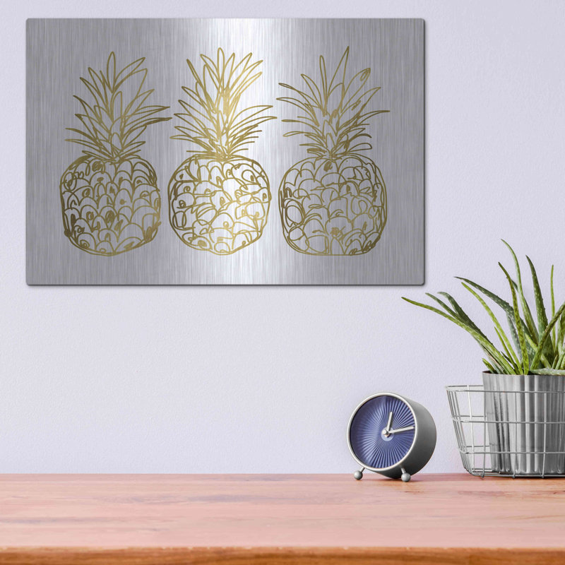«Three Golden Pineapples» par Linda Woods, H 12 po x l 16 po