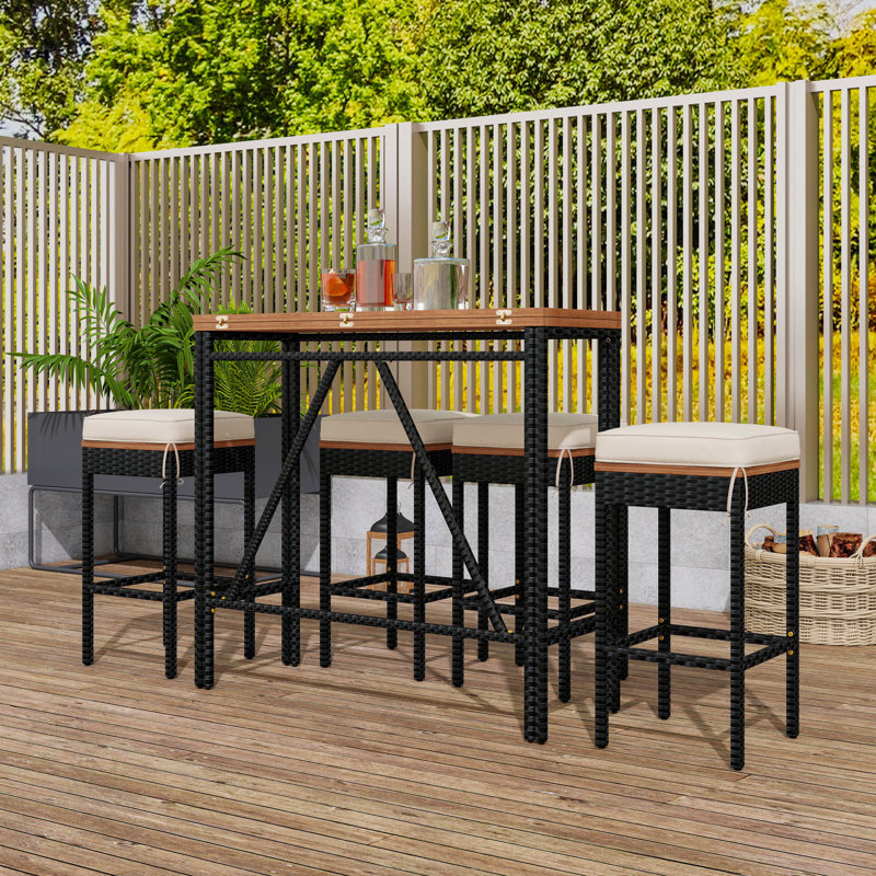 Ensemble de salle à manger d'extérieur en bois d'acacia à hauteur de bar 5 pièces avec plateau de table pliable et 4 tabourets rembourrés en osier